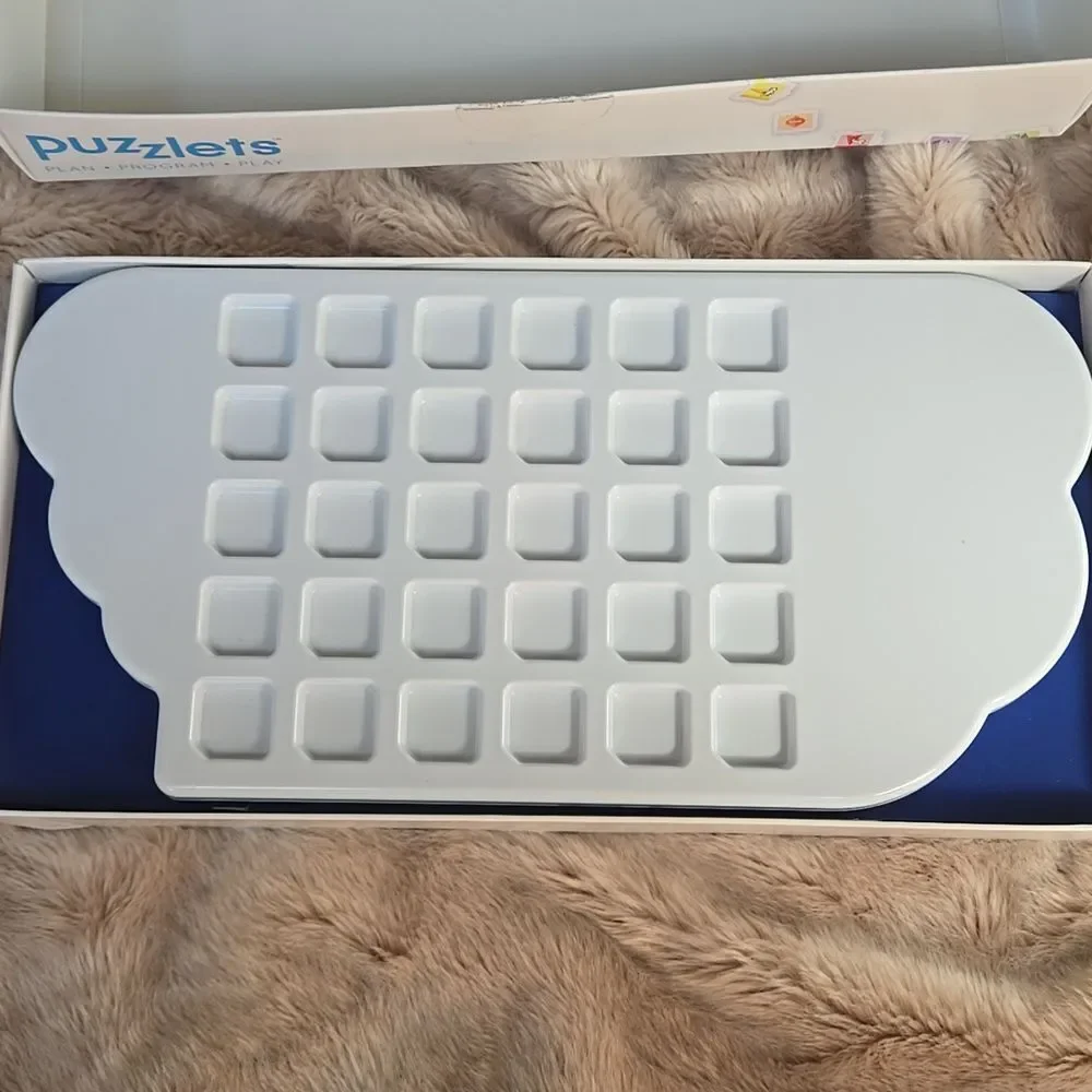 Puzzlets Starter Set Game Console - Picture 2 of 11